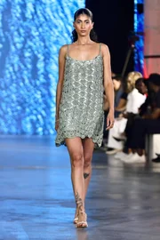Mikaela Gomes, veterana do Metrópoles Catwalk, brilha no 3º dia de desfiles
