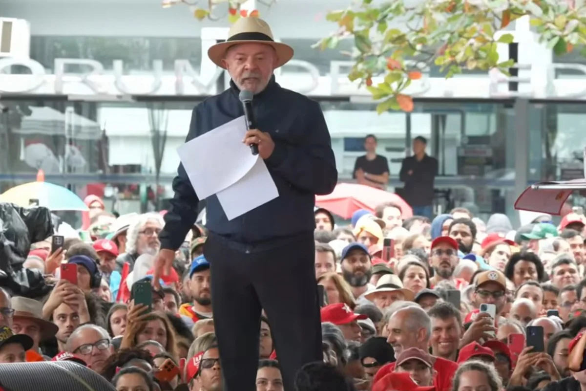Em SC, Lula cobra apoio do agronegócio: "Deveriam se ajoelhar para mim"