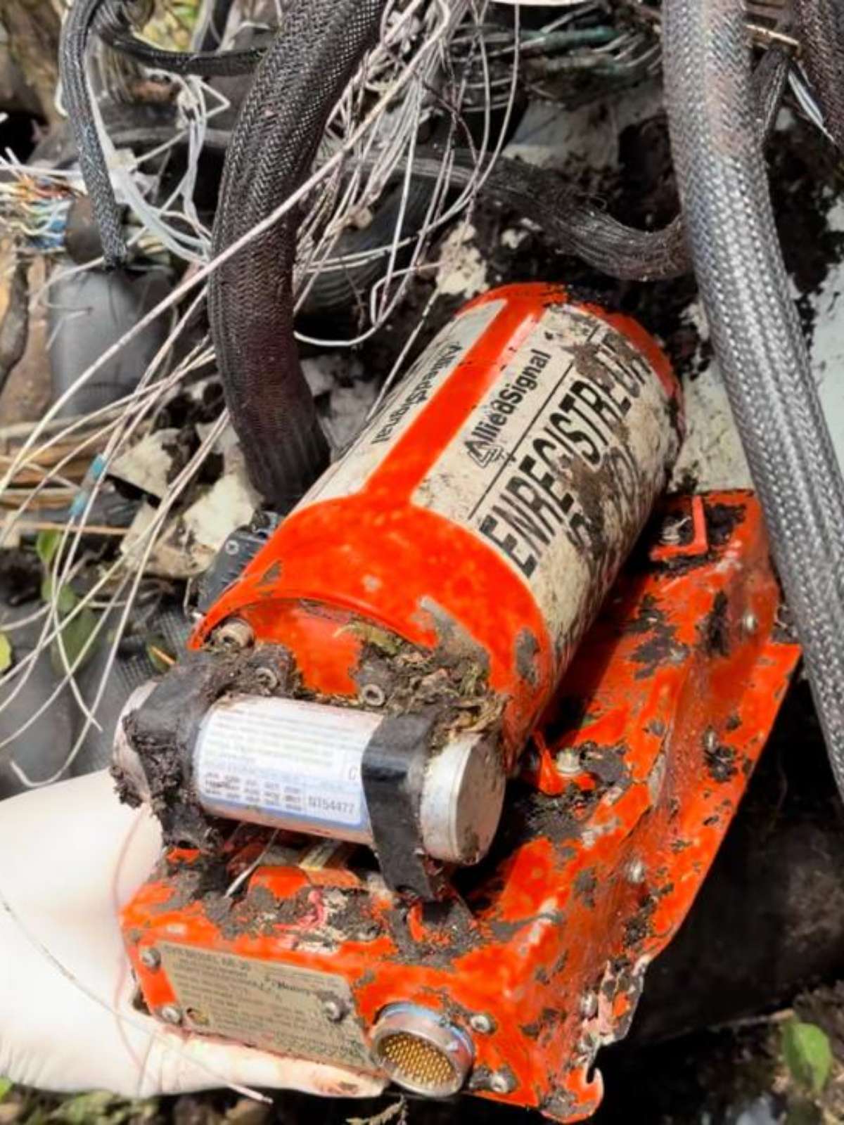 FAB encontra caixa-preta de helicóptero após acidente que matou Rick