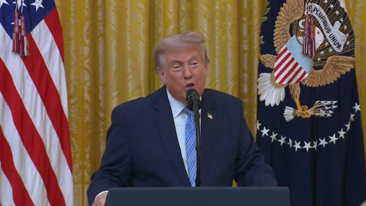 Trump chama de "farsa" alerta sobre perigos da IA