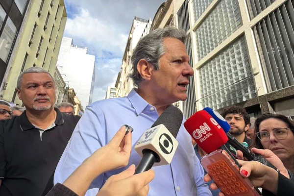 Caso Master aponta “intersecção entre bolsonarismo e Vorcaro”, diz Haddad