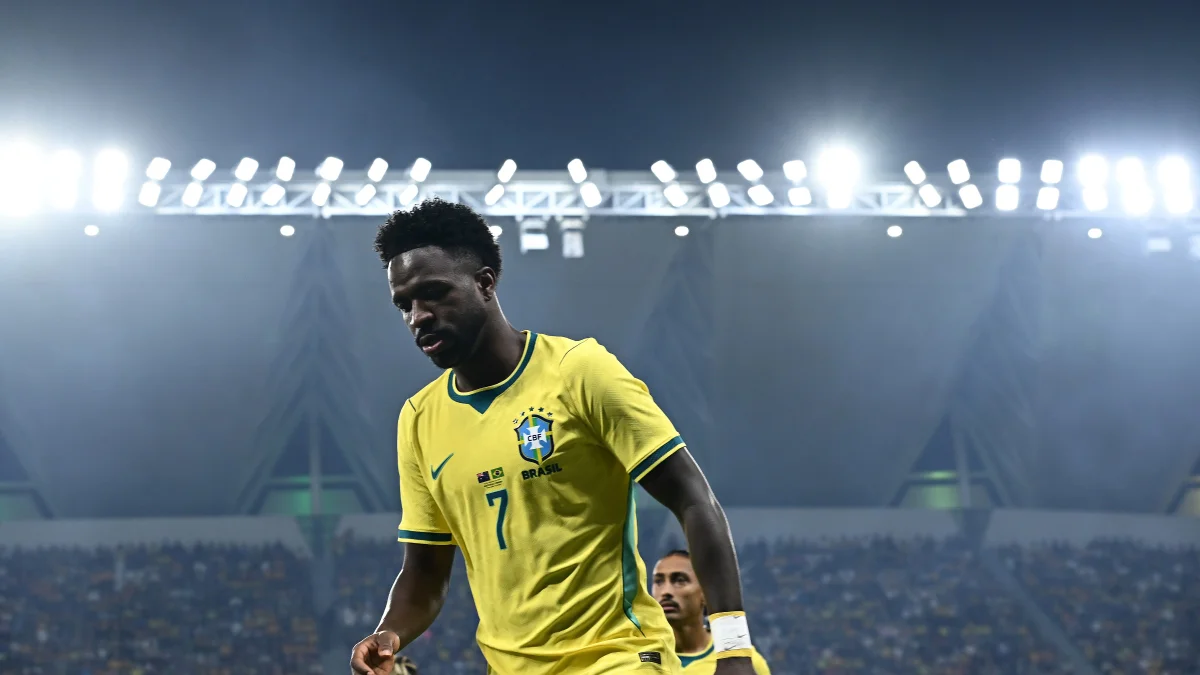 Apenas um gol e sem vaga cativa: o início ruim de temporada de Vini Jr.