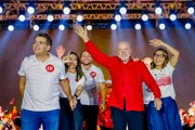 Lula reorganiza campanha após atritos e convoca mobilização para domingo