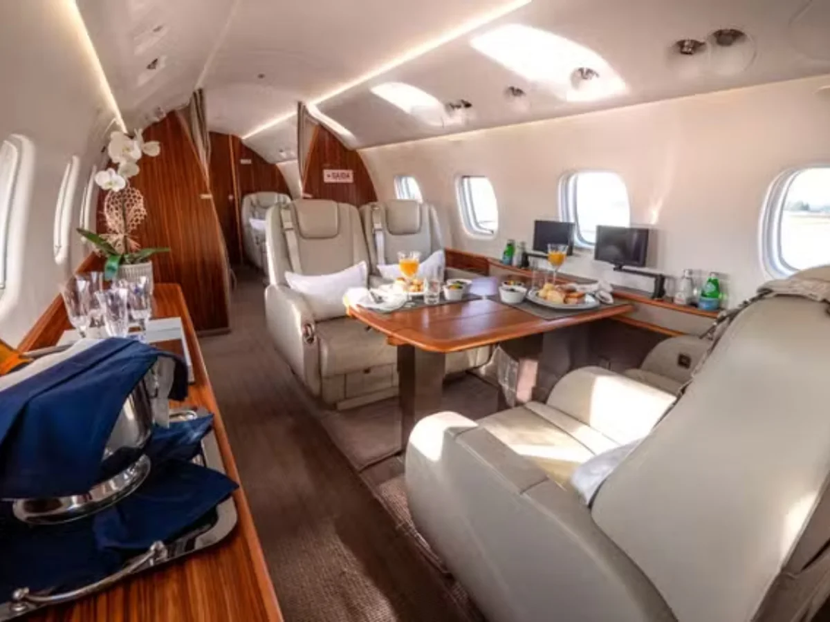 Veja fotos do avião ligado a Vorcaro que foi usado por Flávio e Moraes