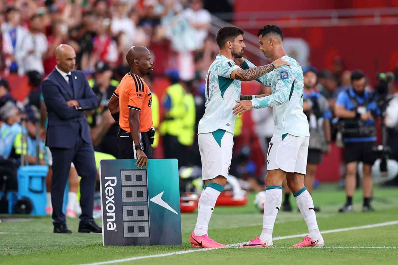 Rúben Neves e Cristiano Ronaldo pela seleção –