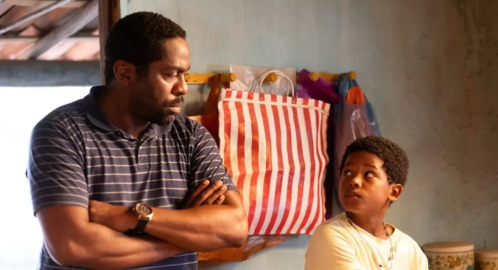 Lázaro Ramos e Yuri Gomes em cena de 'Feito Pipa' Divulgação
