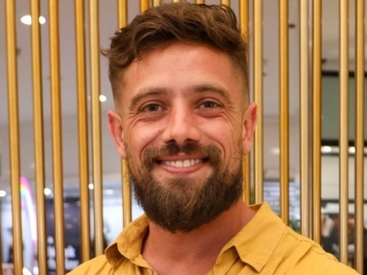 Rafael Cardoso impressiona com shape após deixar reabilitação. Veja fotos