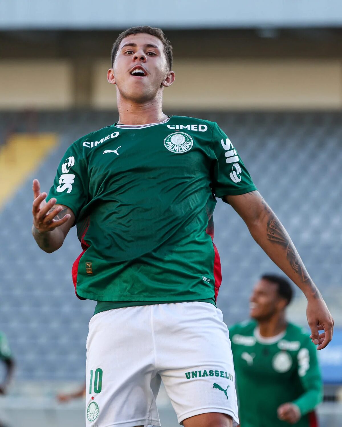 Palmeiras afasta jogador do sub-20 após denúncias de agressão física por ex-mulher