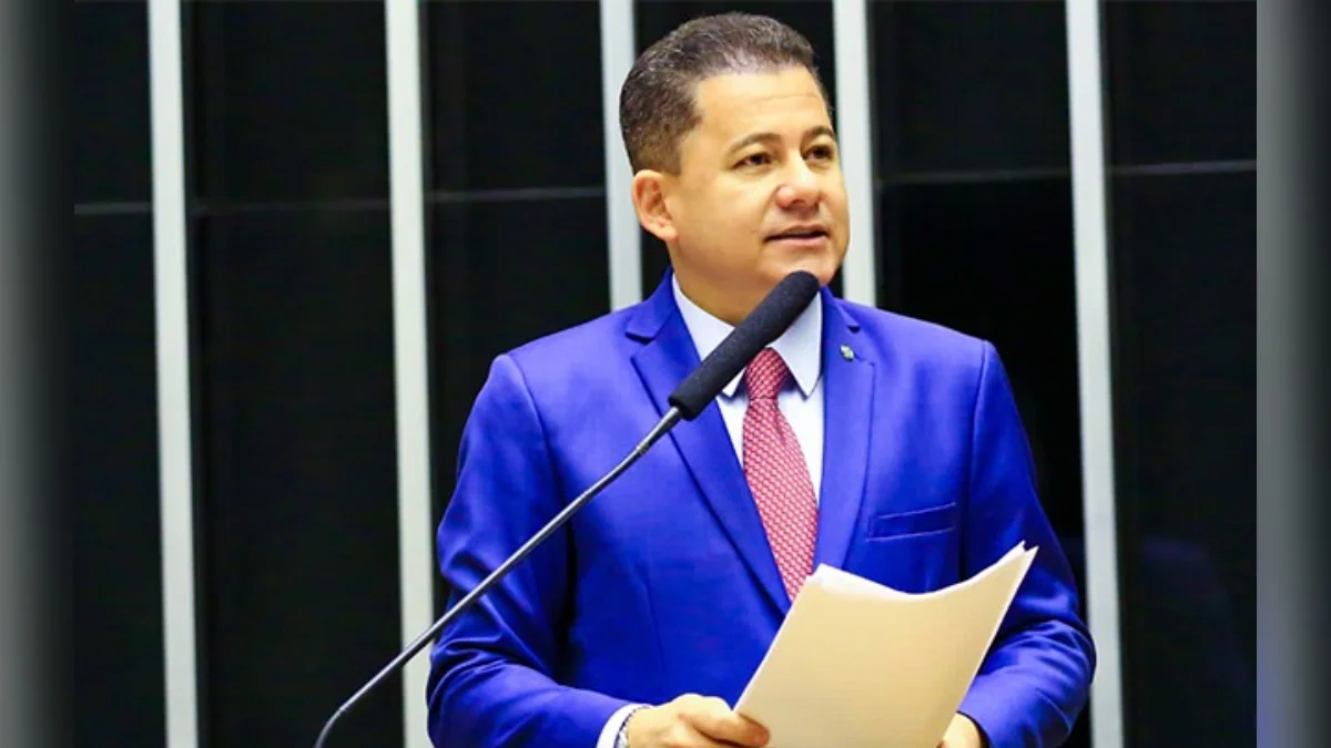 Dino diz que Cezinha usava cargo para dizer ter influência entre ministros