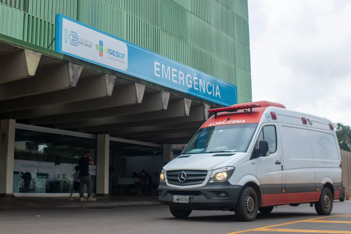 Menino de 11 anos atropelado ao voltar de escola no DF segue na UTI