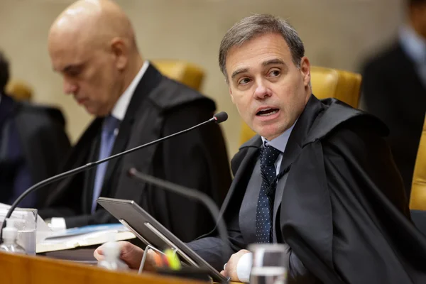 O pessimismo dos aliados de Mendonça para a sessão da terça sobre Moraes - destaque galeria