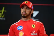Lewis Hamilton posa com Vini Jr., mas ignora Virginia e gera reações