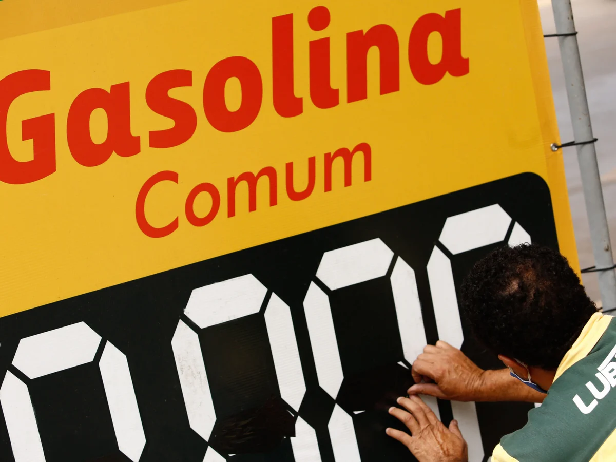 Gasolina fica até R$ 0,20 mais cara em postos de combustíveis do DF
