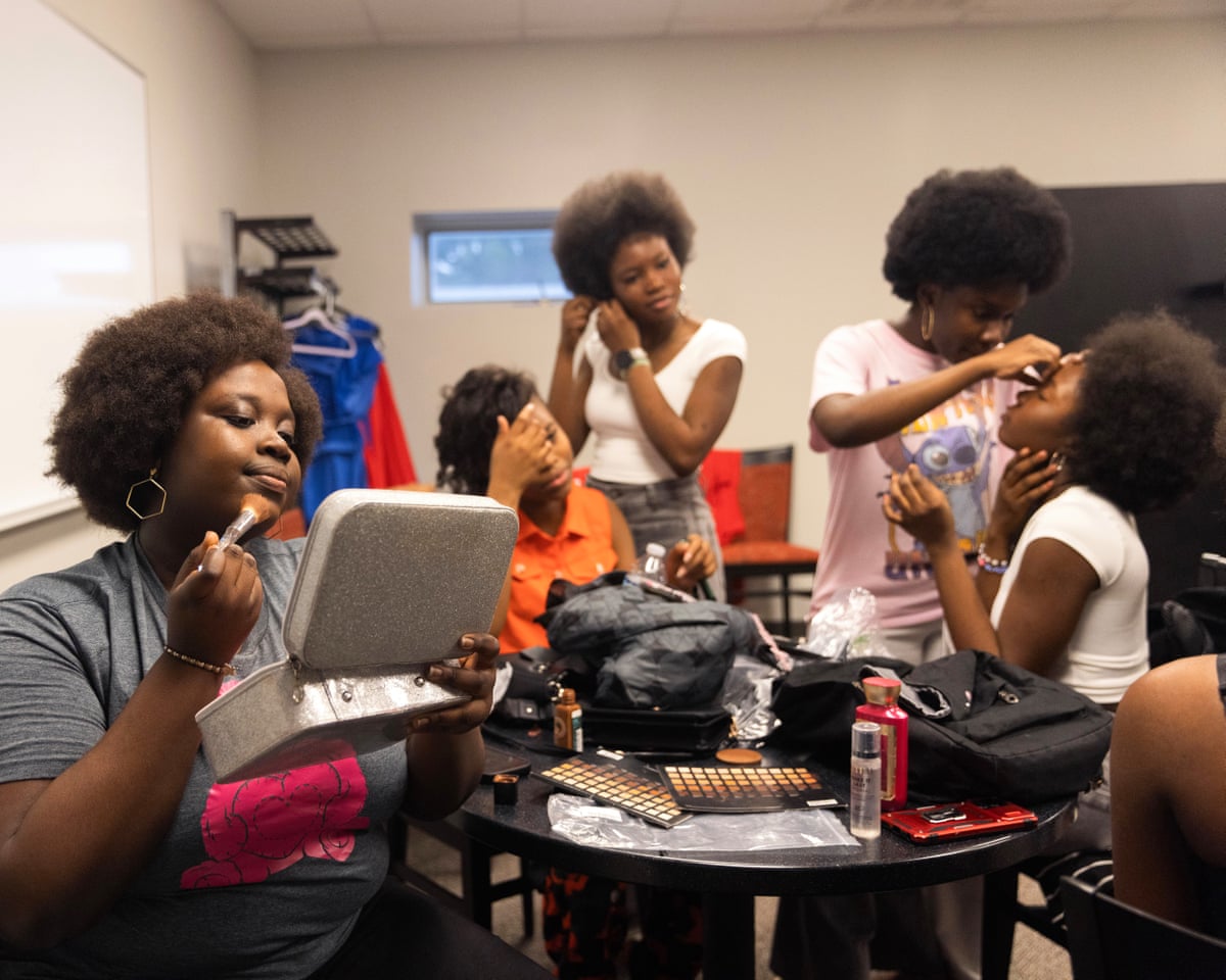Jovens haitianos transformaram a vida em uma cidade do Ohio que envelhecia. Depois Trump os tornou alvos