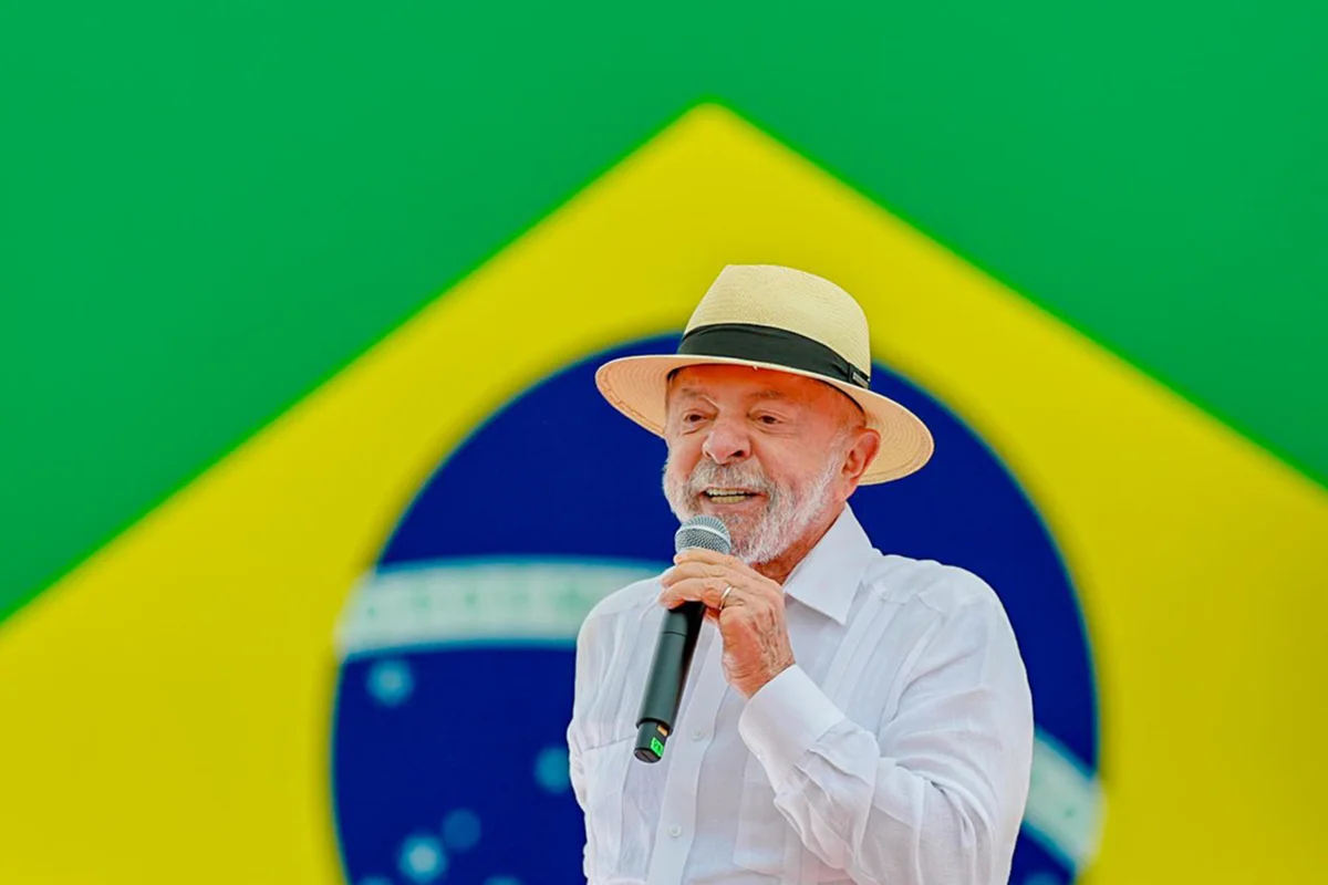 Cobrada, campanha de Lula muda o tom contra Flávio Bolsonaro nas redes