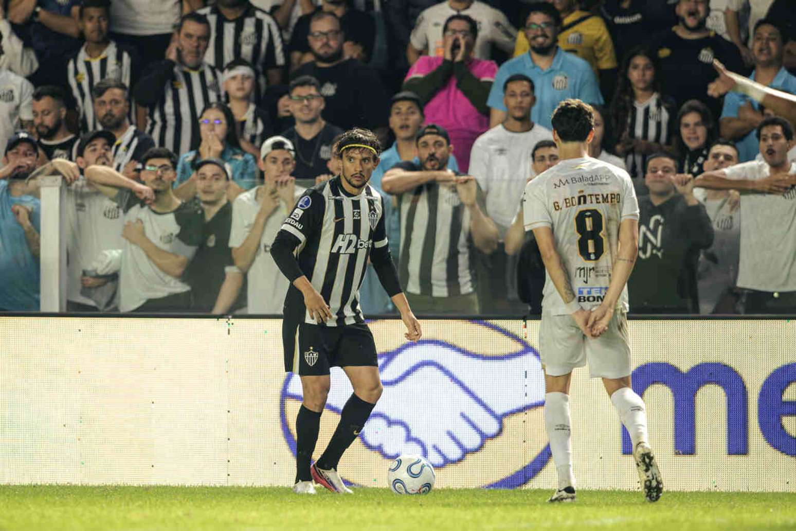 Scarpa em a&ccedil;&atilde;o pelo Atl&eacute;tico Mineiro contra o Santos &ndash;