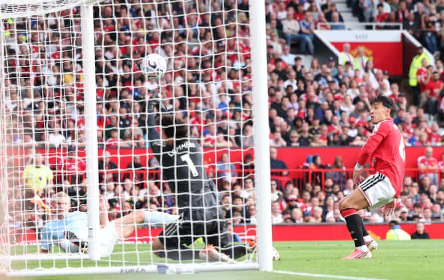 Manchester City se recuperam do cartão vermelho de Foden enquanto Haaland vence o clássico contra o United