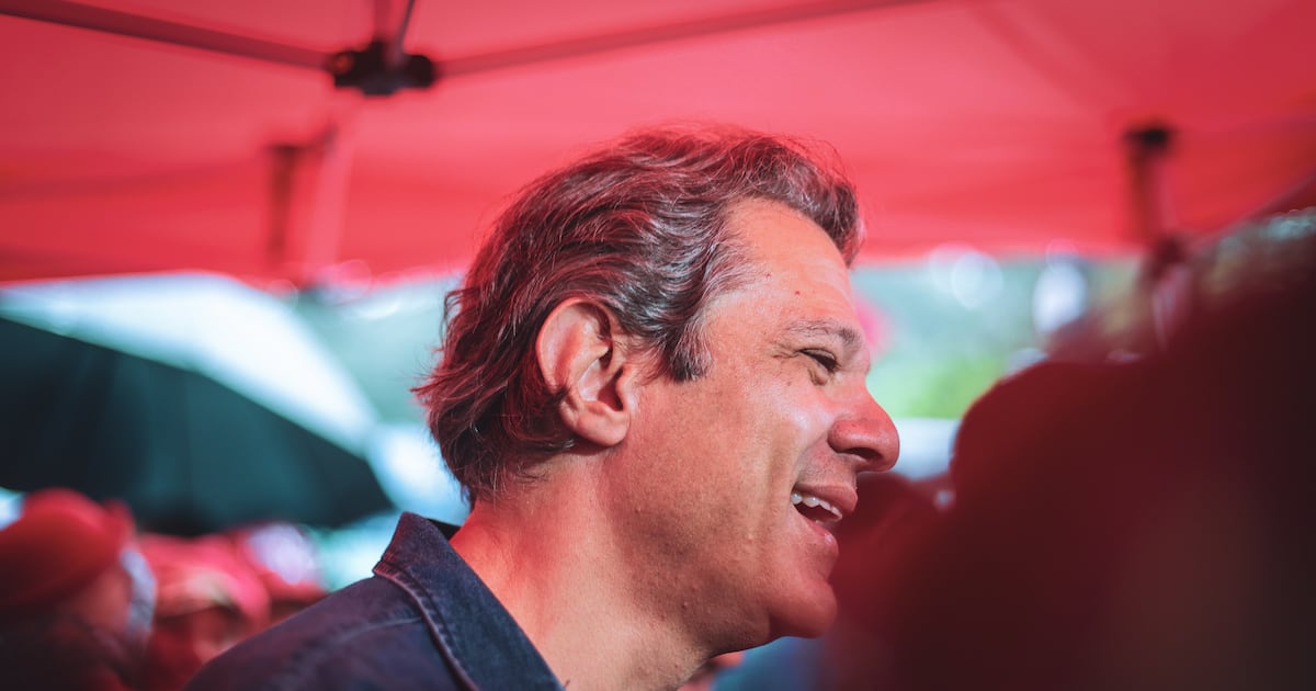 Haddad engrossa a lista e pede que sigilo dos celulares de Vorcaro seja levantado
