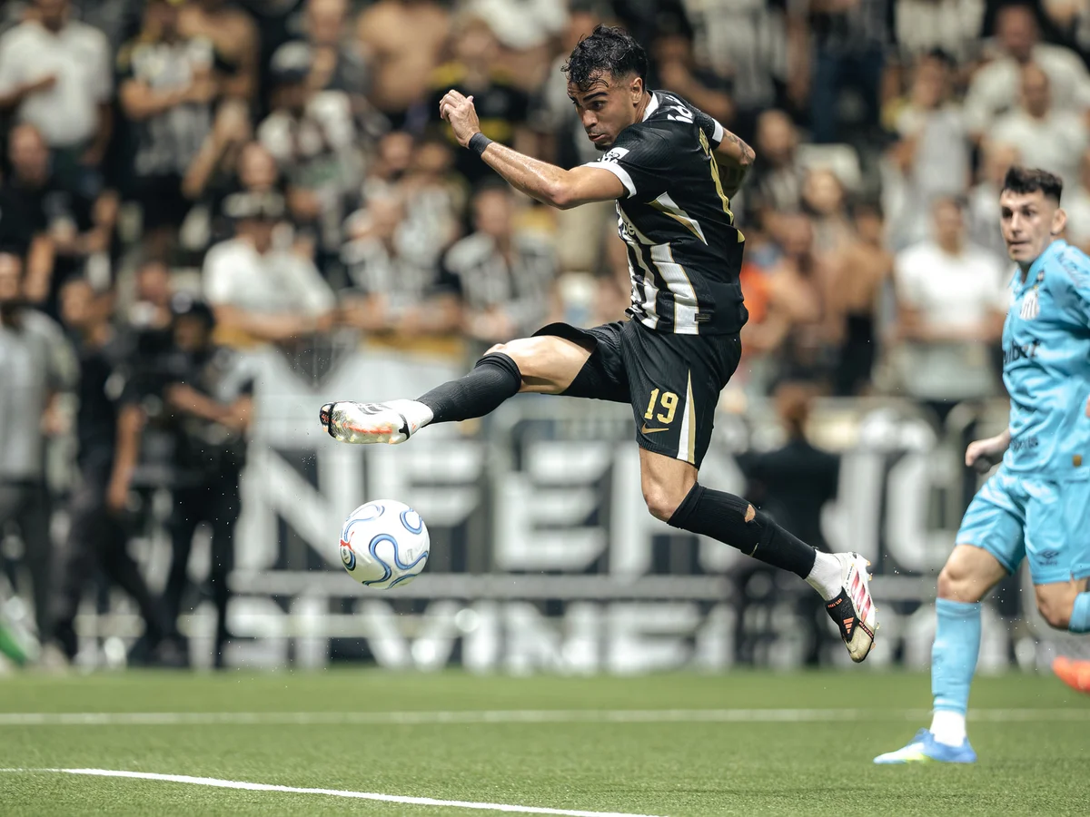 Delfim pega 3 pênaltis, Atlético-MG vence Santos e avança na Sul-Americana