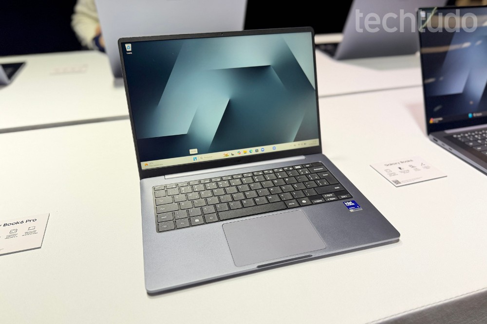 Samsung Galaxy Book6 combina ótimo acabamento a hardware equilibrado. — Foto: Rubens Achilles/TechTudo