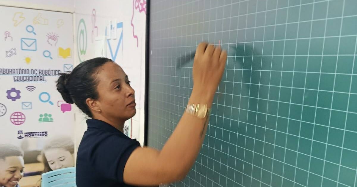 Monteiro fortalece educação inovadora com formação do Espaço Tec para escolas em tempo integral