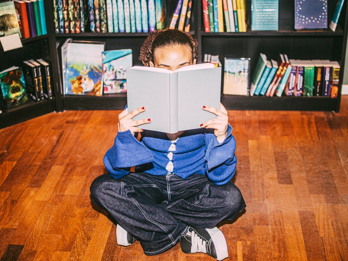 Singapura paga as pessoas para pegar um livro em luta contra o doomscrolling