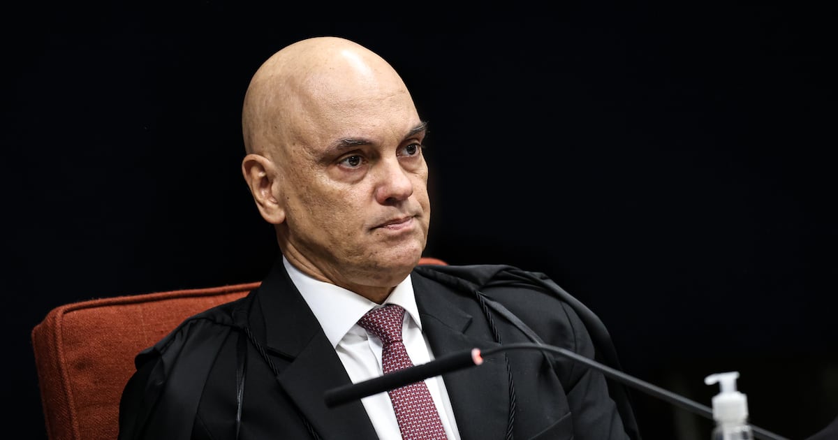 Moraes se declara impedido e envia à Presidência do STF ação que envolve mulher e Vorcaro