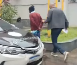 Homem é preso por tentar roubar bicicleta e jogar pedra na cabeça de vítima em Itaguaí (RJ)