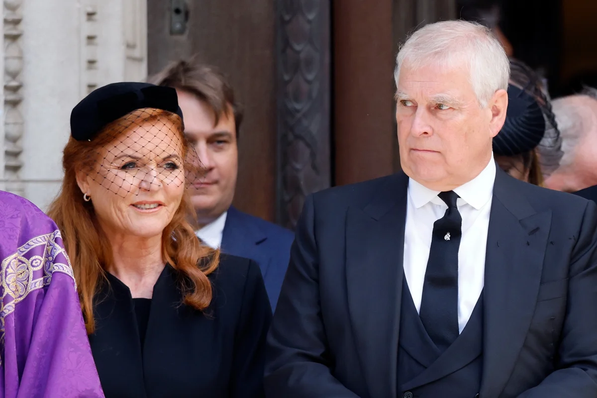 Após Harry e irmão de Diana, Sarah Ferguson ameaça contar tudo em livro