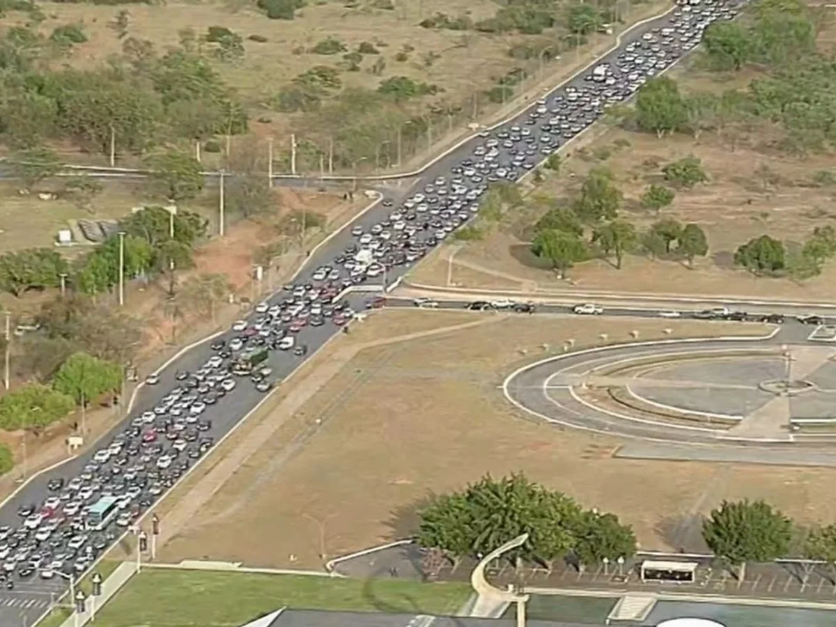 Semáforos desligados complicam o trânsito no Eixo Monumental