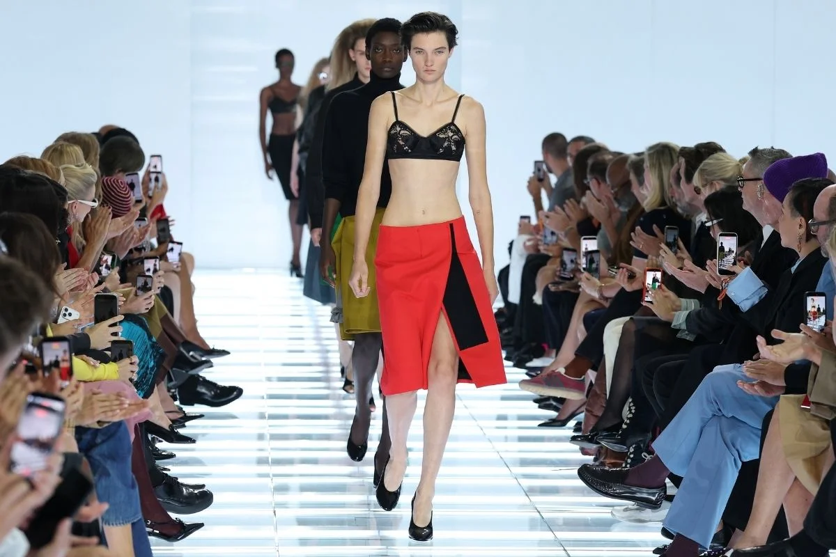 Imagem da matéria: Prada desfila na Semana de Moda de Milão: veja destaques e tendências