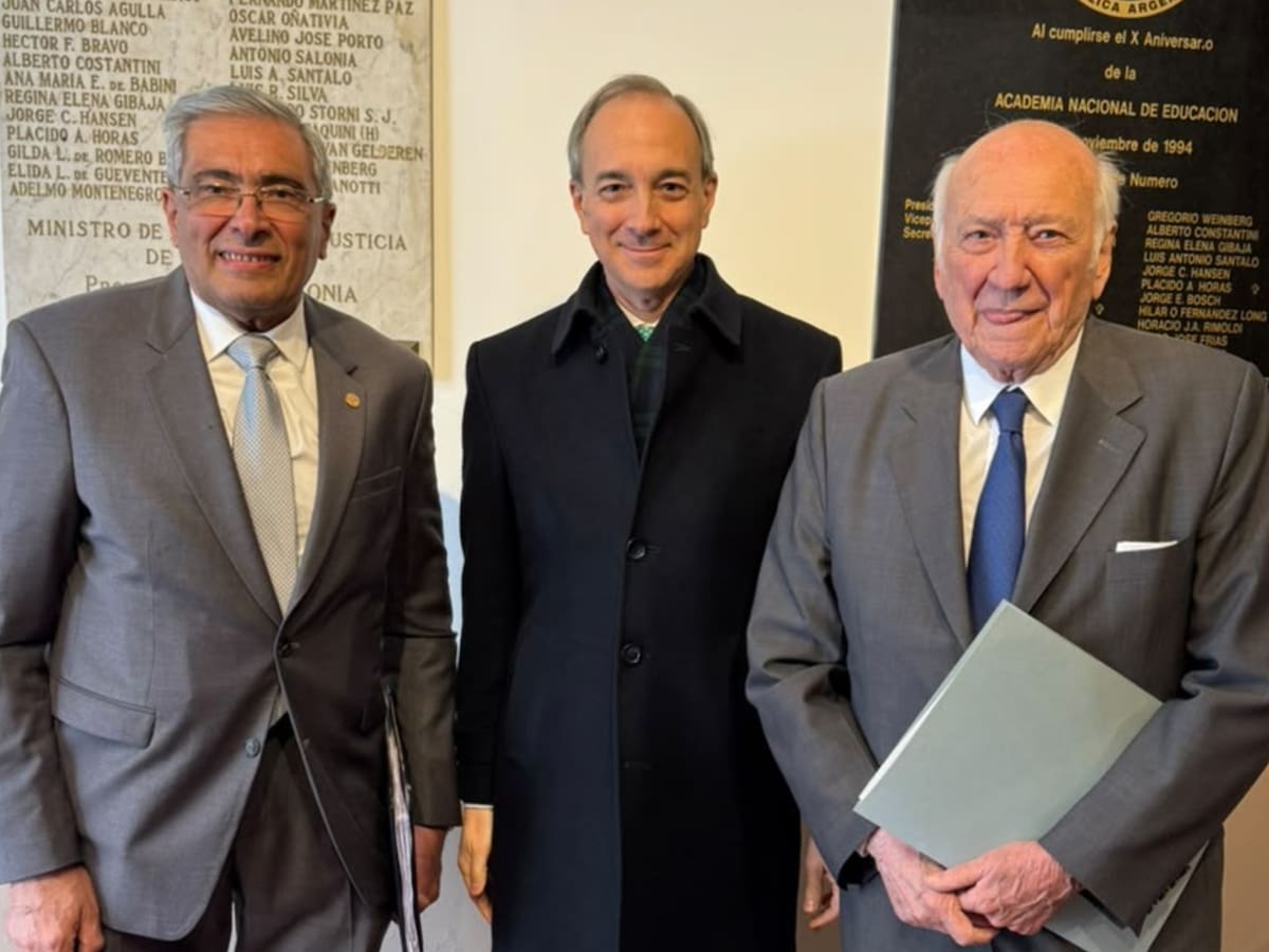 José María La Greca, el secretario Carlos Torrendel Alberto C. Taquini, en la jornada