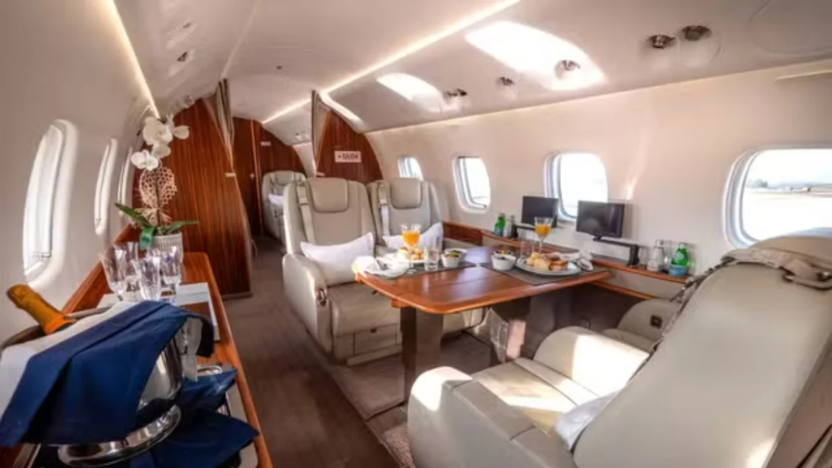 Veja fotos do avião ligado a Vorcaro que foi usado por Flávio e Moraes