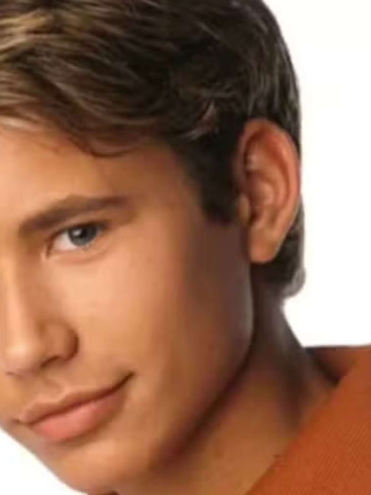 Astro teen dos anos 90 teria chutado policial no estômago durante abordagem e é preso, diz site