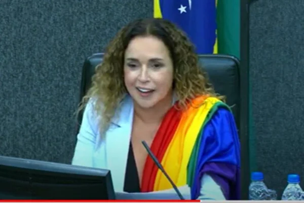 Vídeo: Daniela Mercury faz provocação ao filme Dark Horse no Rock in Rio