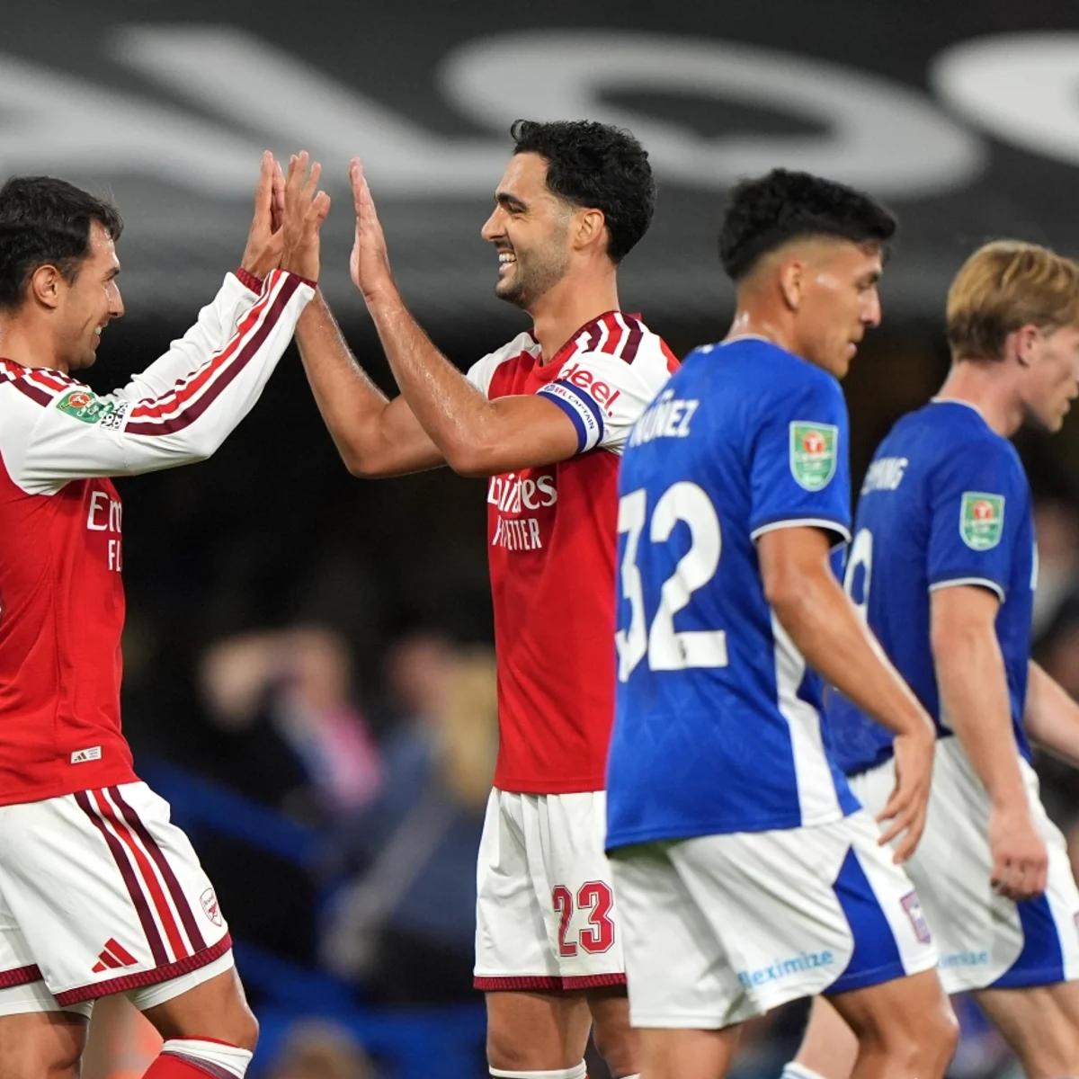 Arsenal goleia Ipswich e garante classificação na Copa da Liga Inglesa