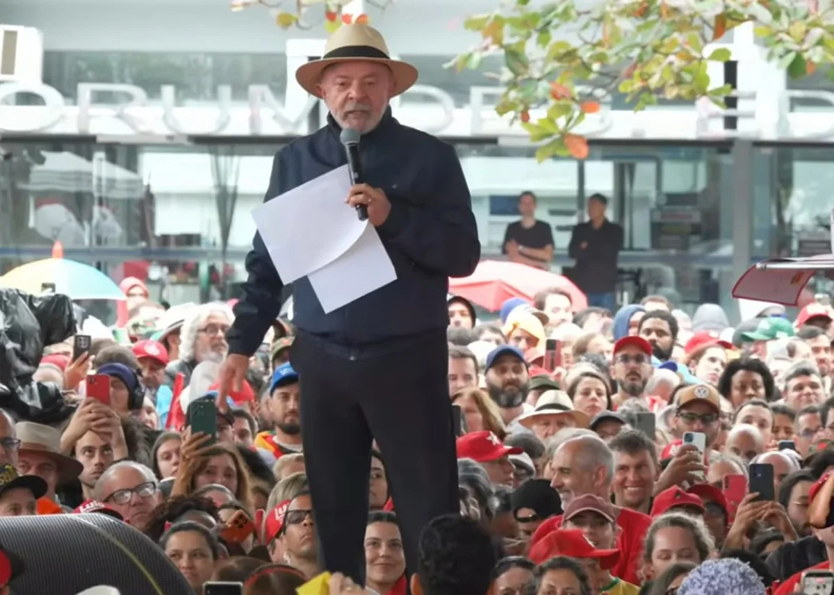 Em SC, Lula cobra apoio do agronegócio: “Deveriam se ajoelhar para mim”