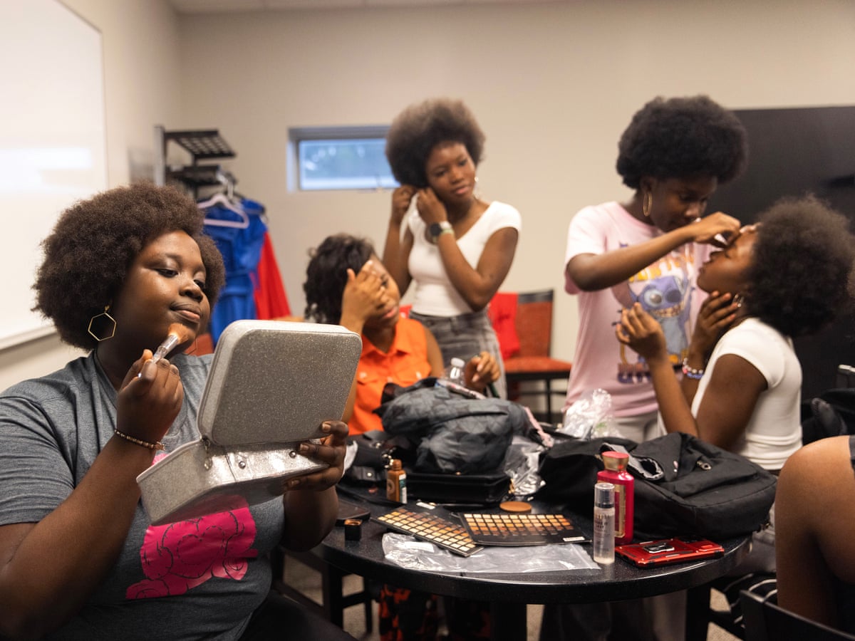 Jovens haitianos transformaram a vida em uma cidade do Ohio que envelhecia. Depois Trump os tornou alvos