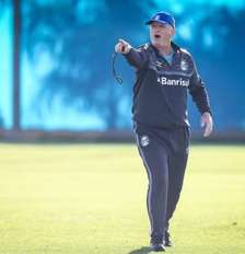 Luís Castro deixa o comando técnico tricolor neste domingo (13) - FOTO: ANGELO PIERETTI/GRÊMIO FBPA Foto: Jogada10