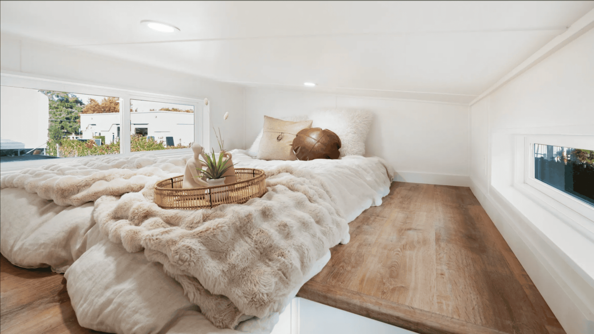 Esta casa móvel pode parecer pequena, mas cabe até máquina de lavar