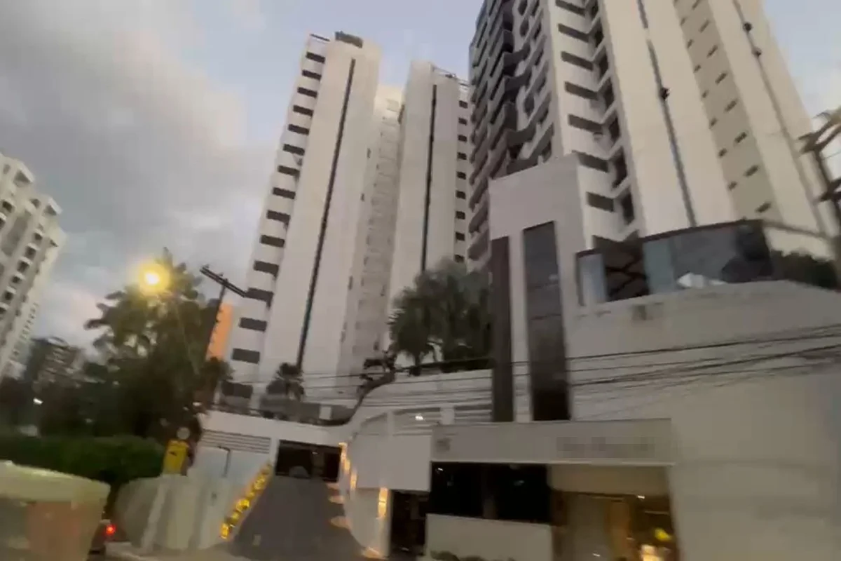 Prédio de luxo onde a PCBA fez buscas