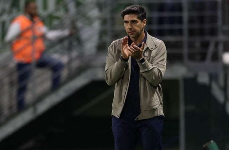 Sporting consulta Abel Ferreira, mas saída do Palmeiras não está no radar