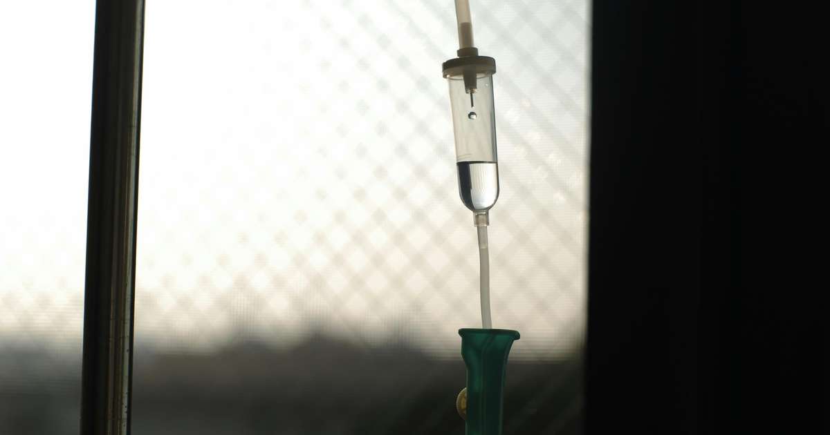 Funcionária é indenizada em R$ 1,1 milhão após demissão por faltar ao trabalho para passar por quimioterapia