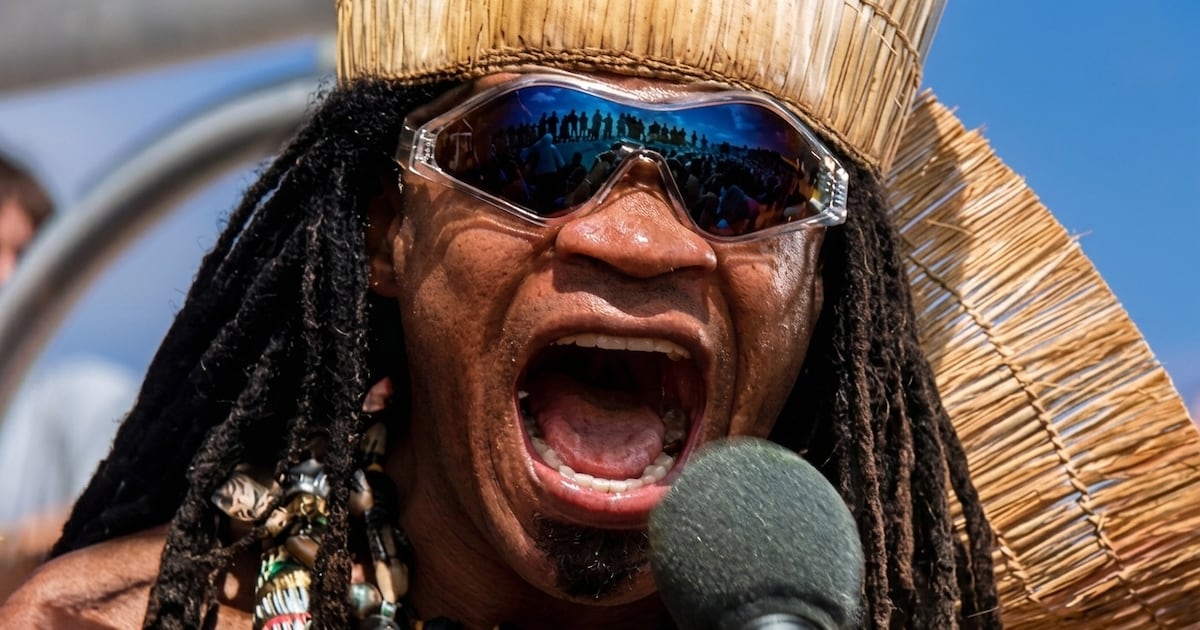 Como Carlinhos Brown foi parar em uma das piores sequências de Hollywood