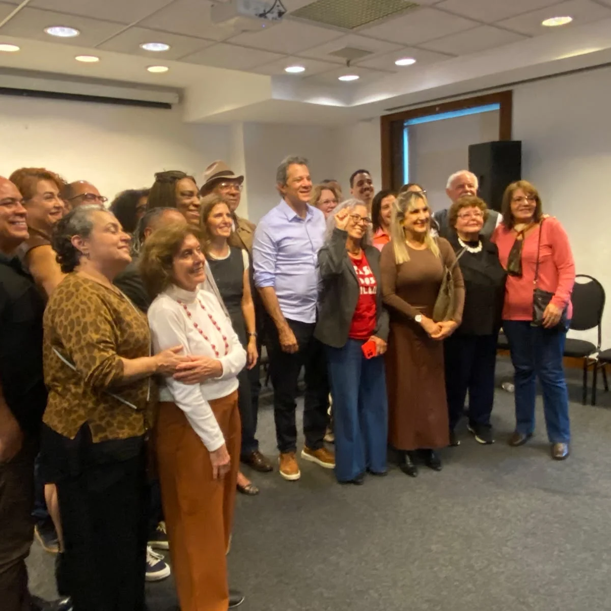 Haddad se reúne com evangélicos em campanha e assina carta de compromisso