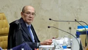 Em sessão caótica, STF não resolve crise e joga solução para futuro incerto