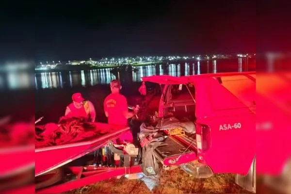 Corpo de pai é encontrado após canoa virar com filho em lago de Goiás