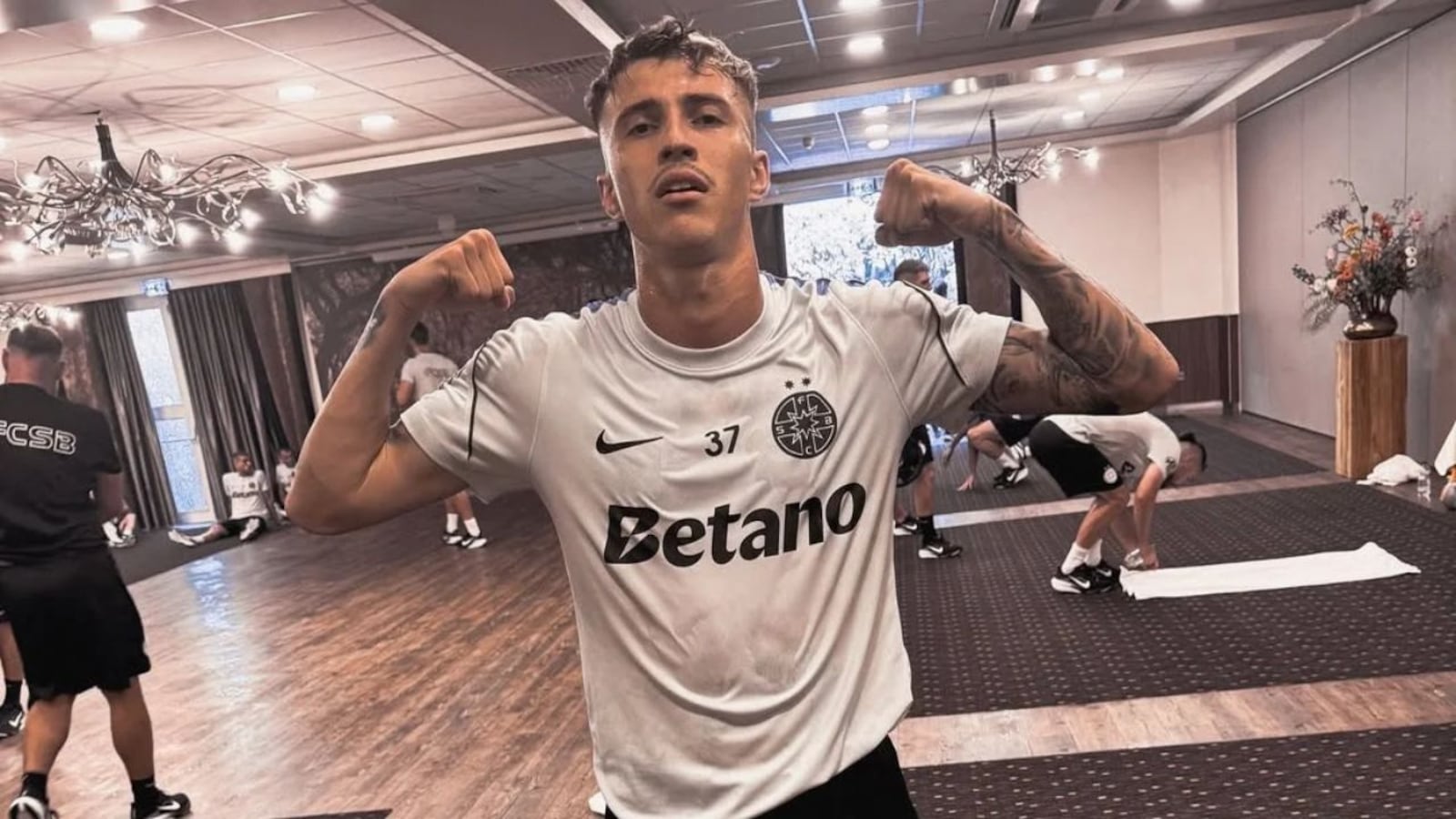 Octavian Popescu foi emprestado ao Levadiakos, da Grécia Reprodução/Instagram @octavianpopescu7 - 27.06.2026