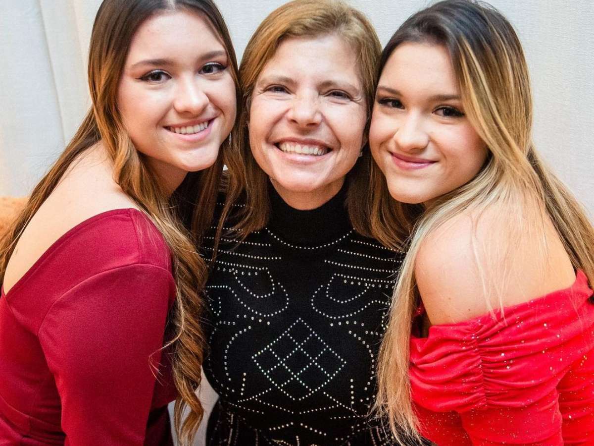 Filhas gêmeas de Gugu Liberato curtem viagem com a mãe, Rose Miriam