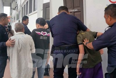 Lelaki berusia 44 tahun (dua dari kiri) dan remaja lelaki berusia 15 tahun (dua dari kanan) ketika dibawa ke Mahkamah Majistret Taiping pada Khamis.